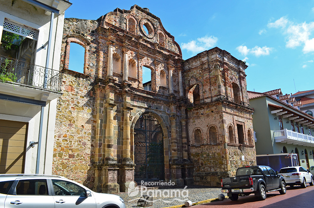 Compañía de Jesús. Churches of the Casco Antiguo