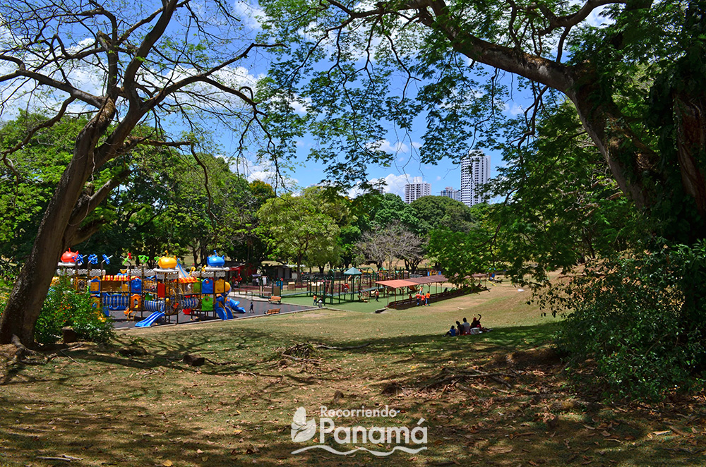 Área para niños en el Parque Omar,  uno de los lugares gratis en Panamá.
